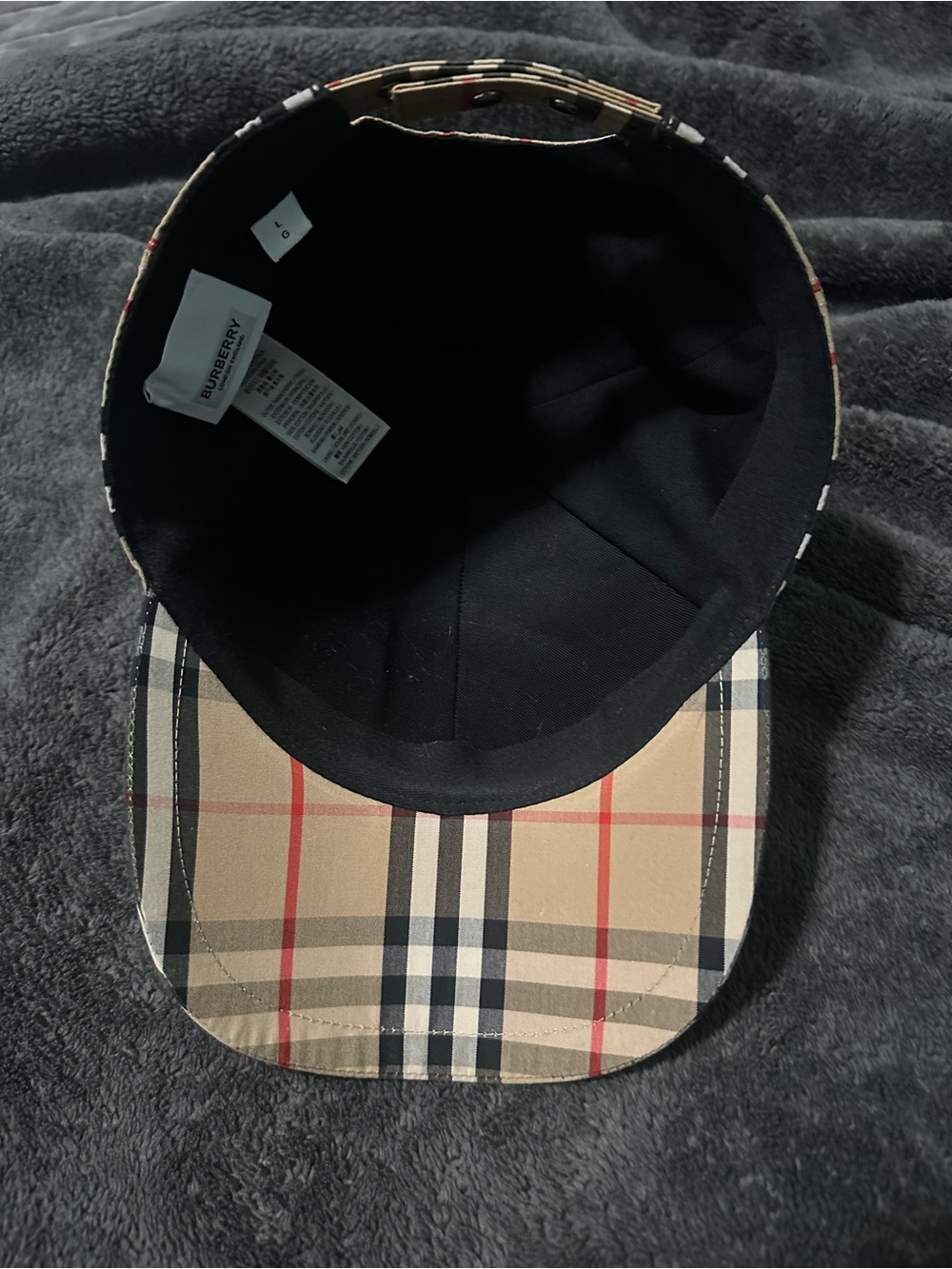 Burberry Beige Vintage Check Baseball Cap with Black Interior - Picture 2 of 6